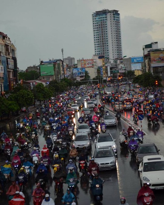 Giao[-]thông[-]Hà[-]Nội[-]náo[-]loạn[-]vì[-]mưa[-]to